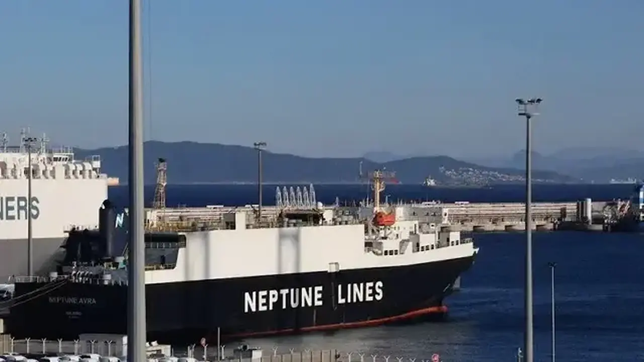 بسبب سوء الأحوال الجوية.. إسبانيا تعلق الرحلات البحرية بين مينائي طريفة وطنجة